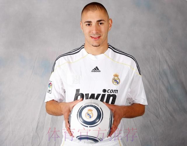 走了谁背锅?记者:里昂正考虑夏窗签下本泽马 走了谁背锅?记者:里昂正考虑夏窗签下本泽马