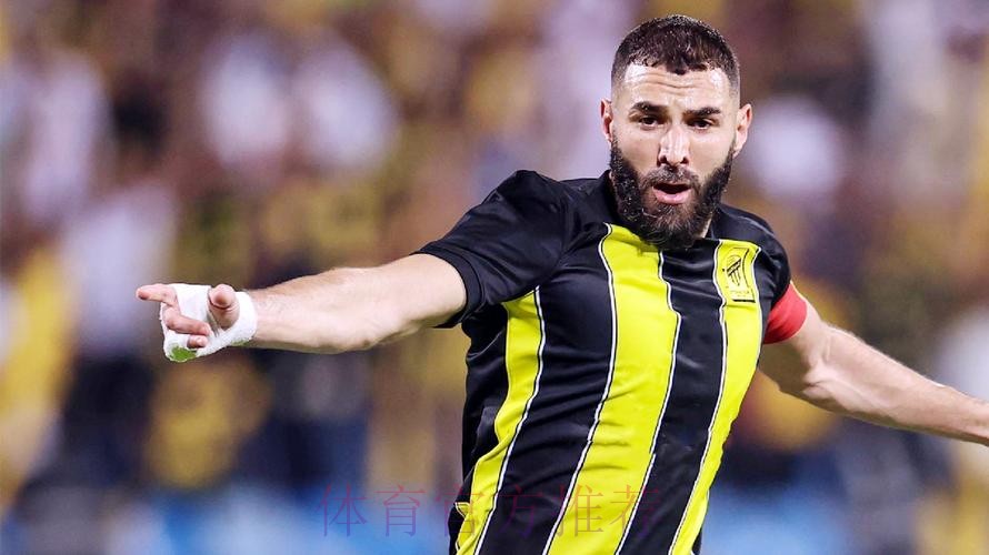 助攻+压迫对手乌龙+5越位!本泽马吐饼能力仍一流